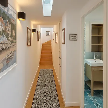 Holiday home Charmante Maison-chalet, Velos Et Jacuzzi *
