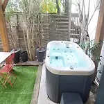 Charmante Maison-chalet, Velos Et Jacuzzi *