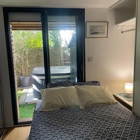 Dom wakacyjny Charmante Maison-chalet, Velos Et Jacuzzi *