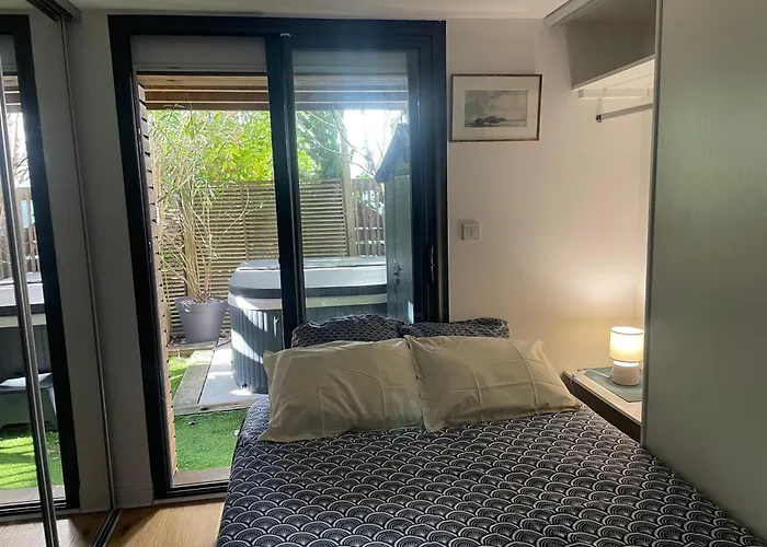 Dom wakacyjny Charmante Maison-chalet, Velos Et Jacuzzi *