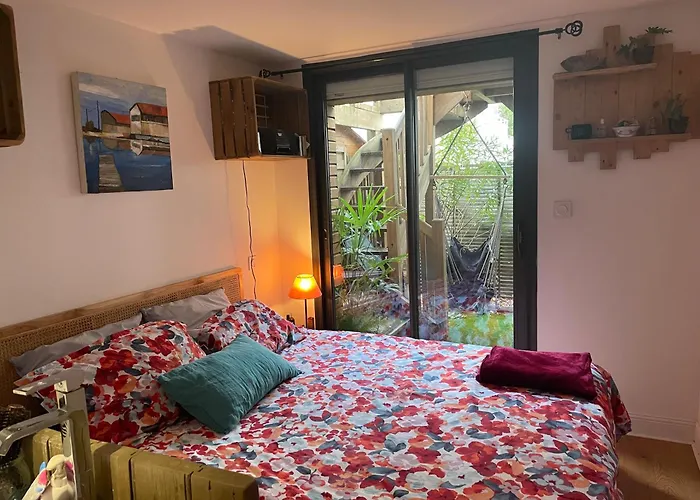 Dom wakacyjny Charmante Maison-chalet, Velos Et Jacuzzi