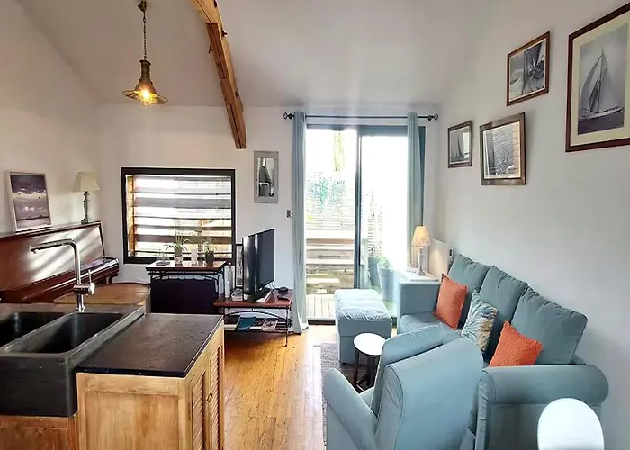 Dom wakacyjny Charmante Maison-chalet, Velos Et Jacuzzi *